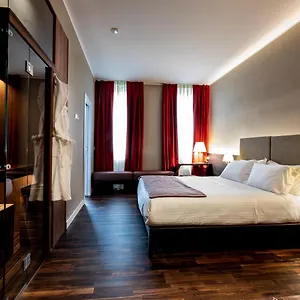 Hotel 10 Keys, Milan